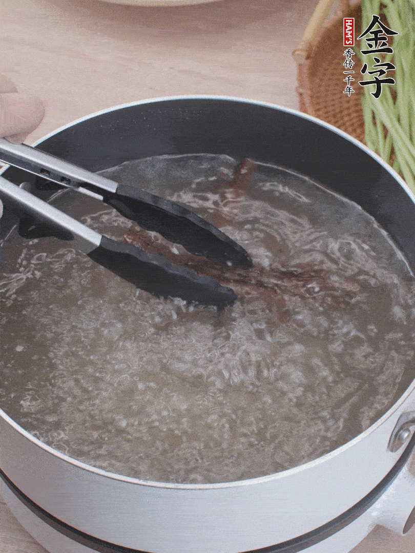 hth
酱油肉下锅煮10分钟，切薄片。