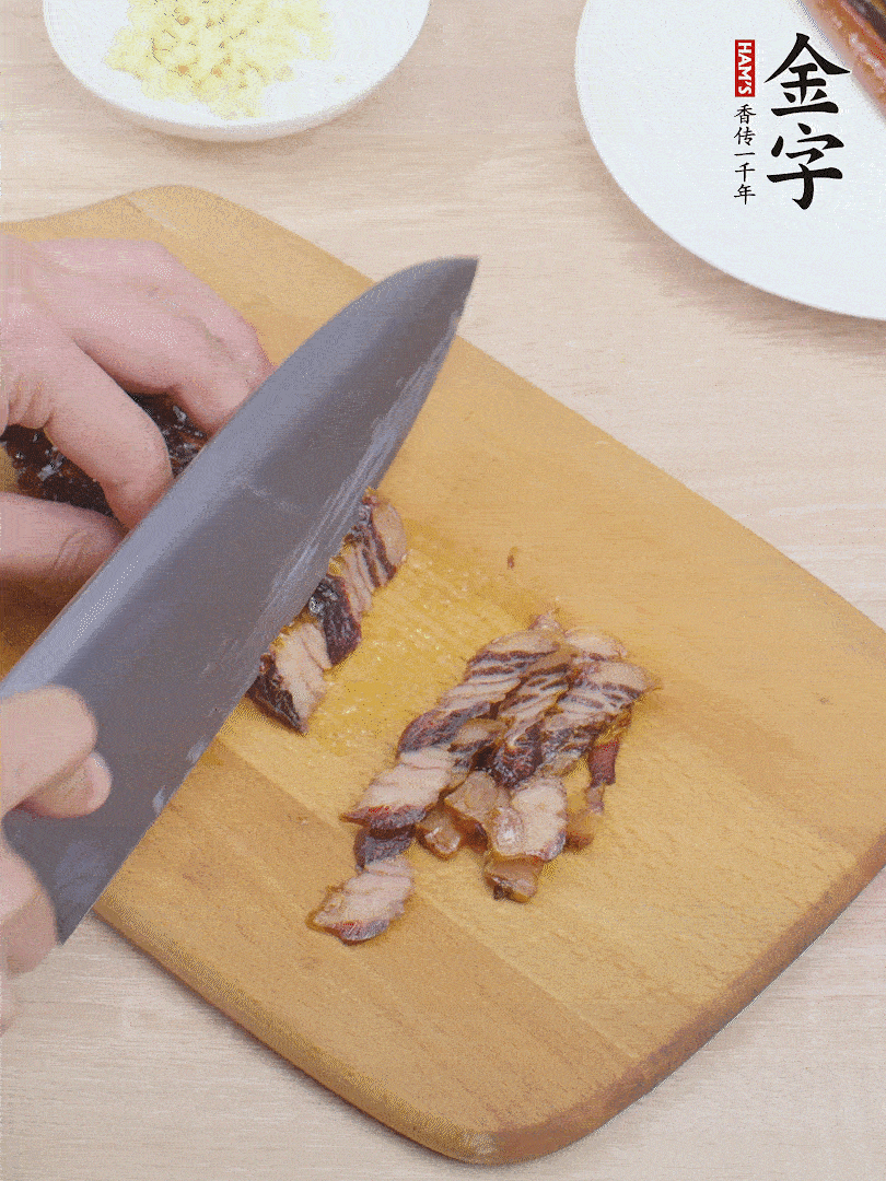 hth
酱油肉切薄片。