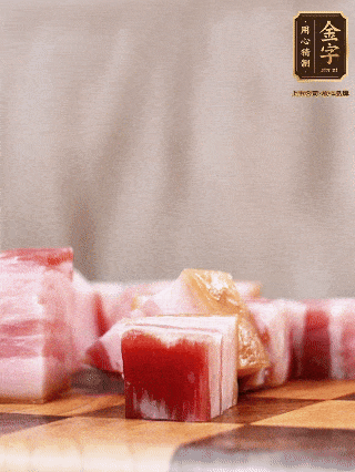hth
淡咸肉切成1指大小方块，加葱姜、料酒焯水3分钟；仔排加葱姜、料酒焯水3分钟